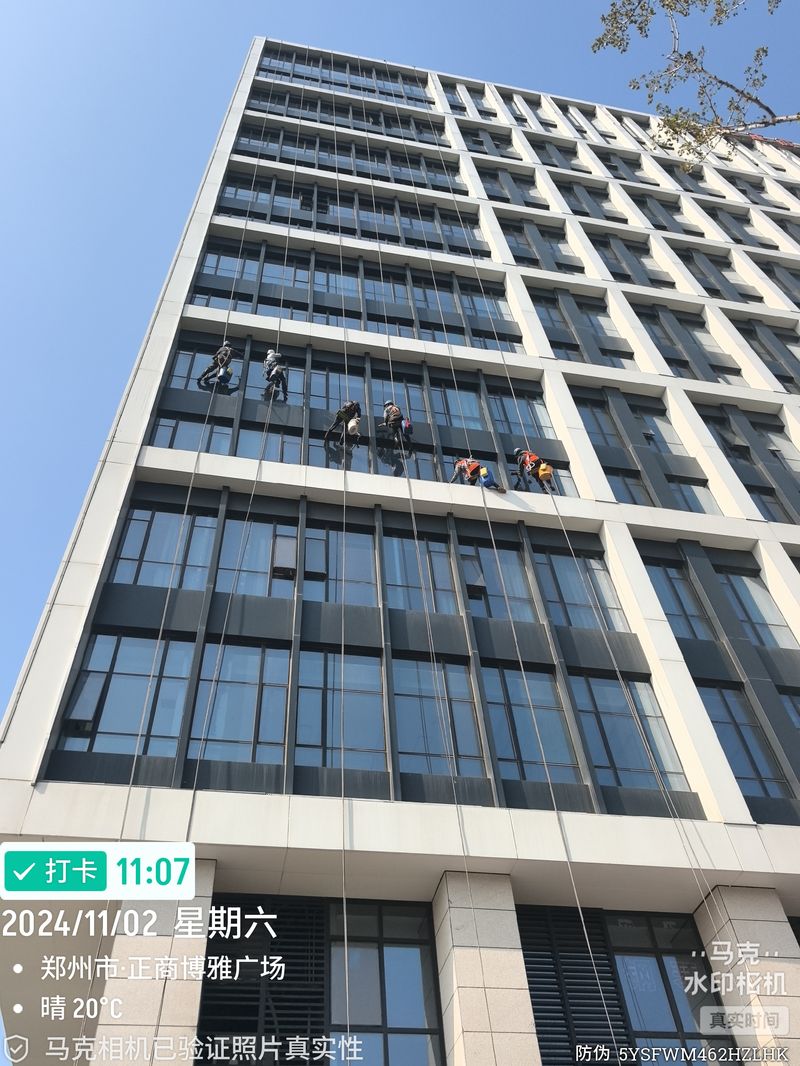 正商博雅廣場(chǎng)外墻清洗